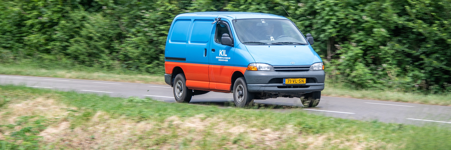 Toyota-exterieur-hiace-rijdend