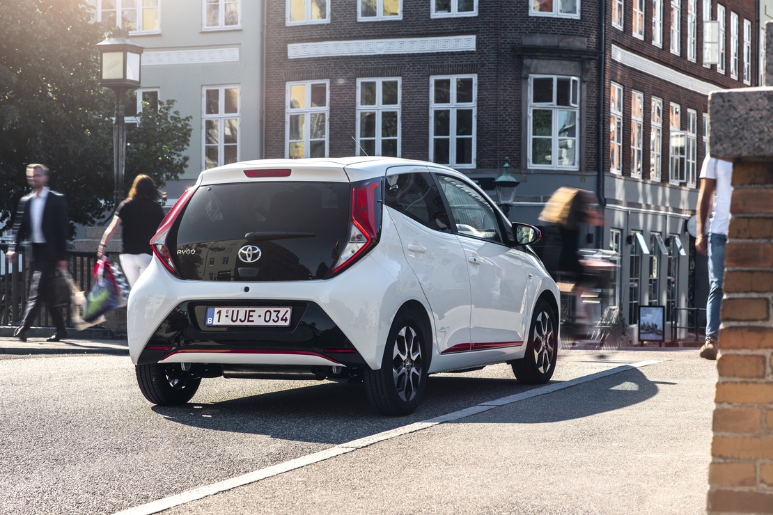 Toyota-Aygo-exterieur-achterkant.jpg