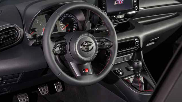 TopGear-februari-2021-Toyota-GR-Yaris-7-Interieur-555.jpg