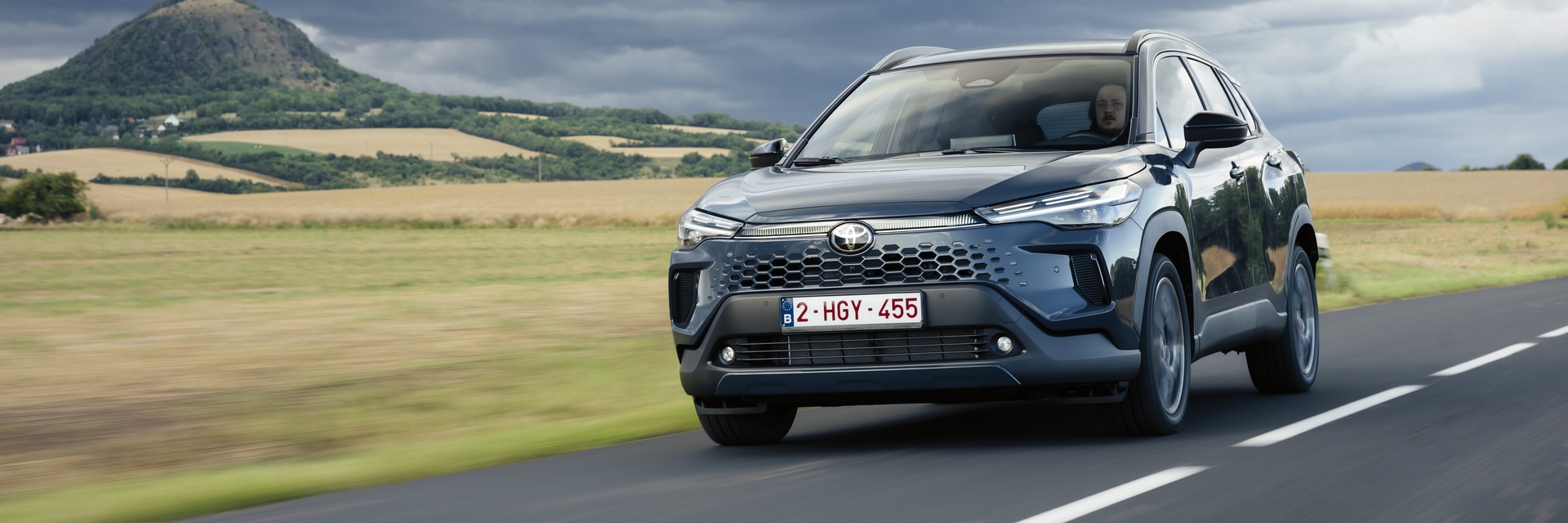 01-Toyota-Corolla-Cross-exterieur-driekwart-linksvoor